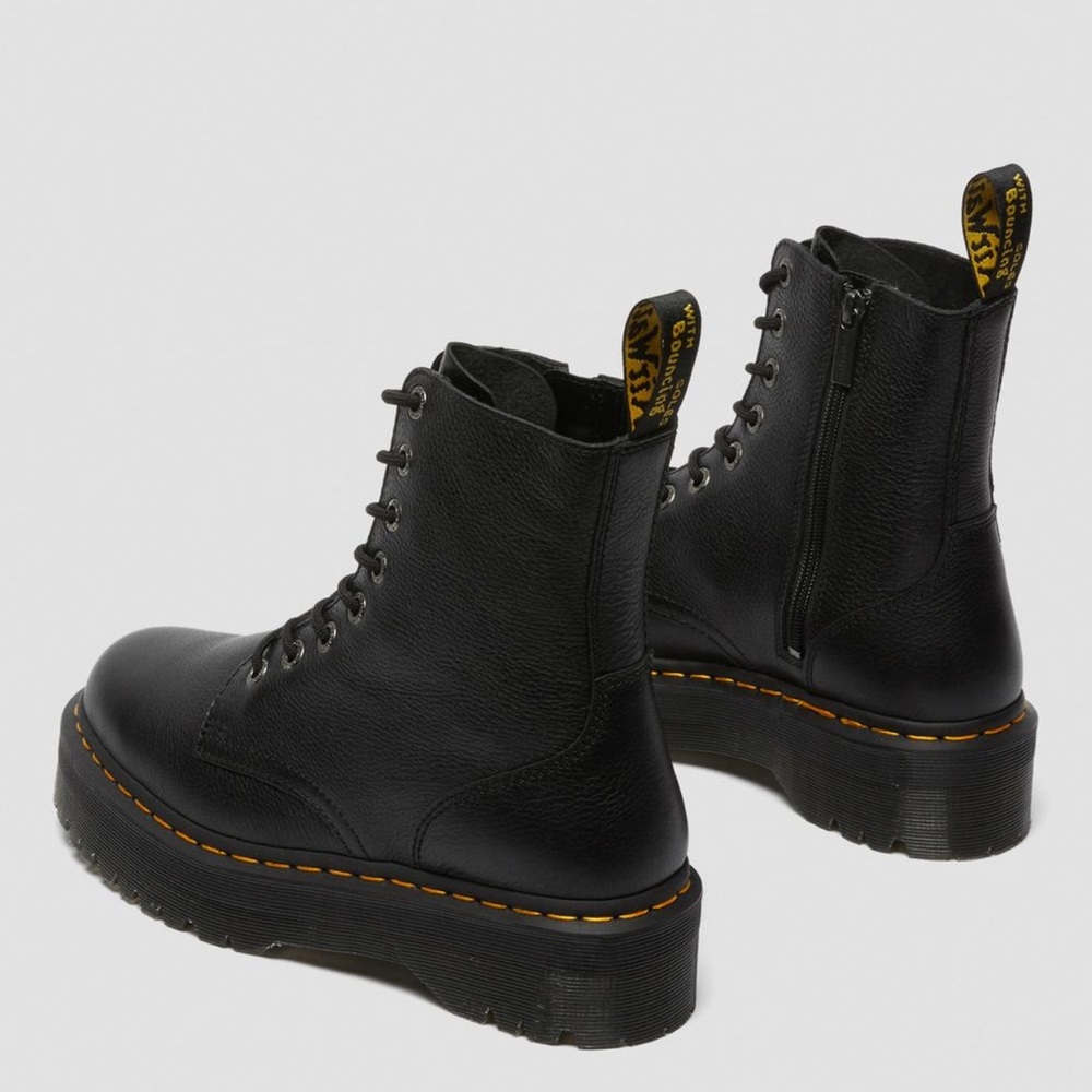 brand new pairs of dr martins size 7 offering great price never been worn